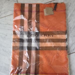 NWT BURBERRY SCARF